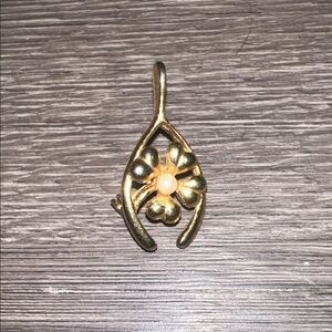 Vintage Lucky Wishbone Shamrock pin / brooch